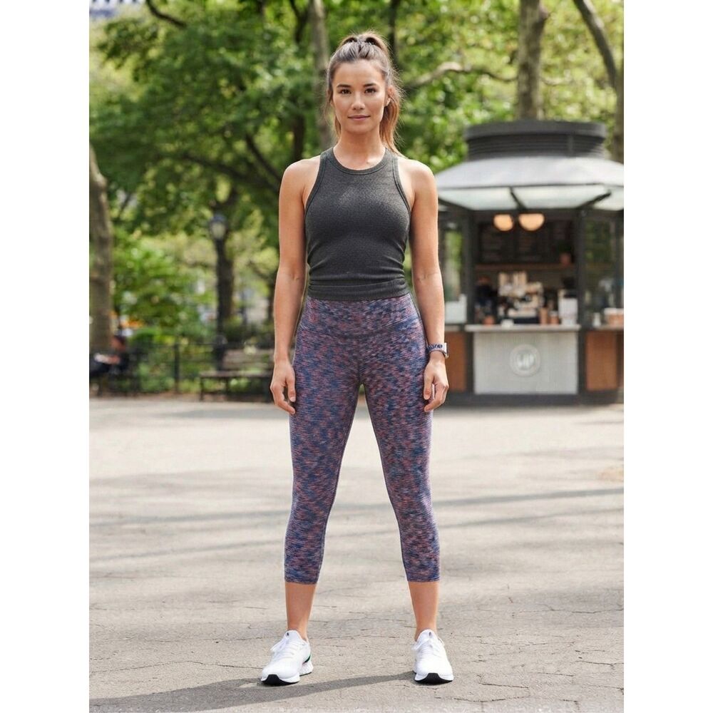 GapFit Pink Blue Multicolor Capri Leggings Size M Athleisure Sporty
